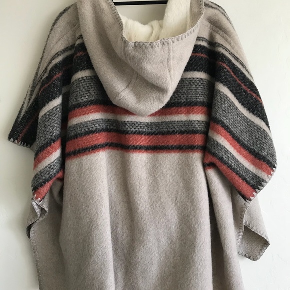 A+F poncho lined with faux fur - Picture 3 of 5